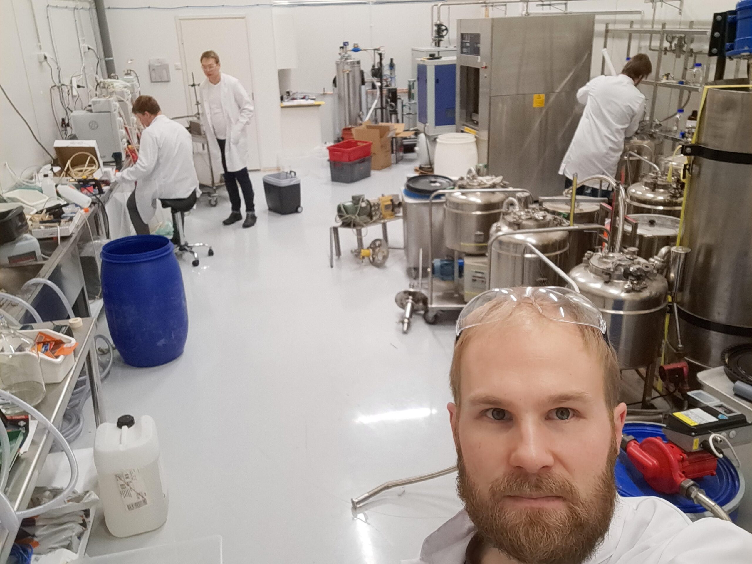 A picture of Simo and his co-founders building the lab.